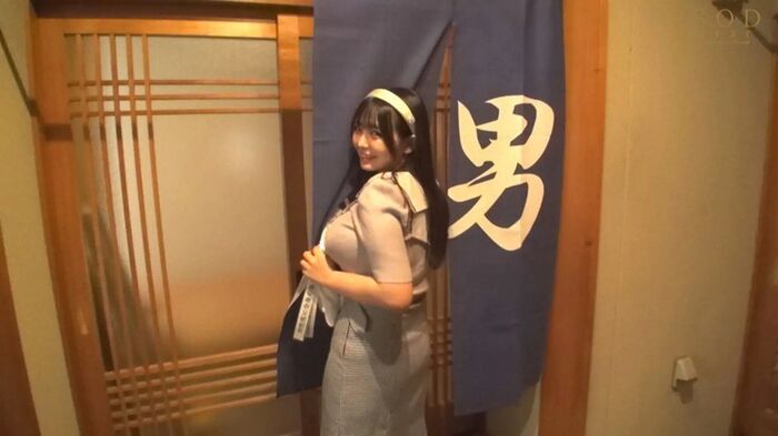 What happens when you throw a popular actress with huge breasts O cup into the men's bath? w Momona Koibuchi 8th image