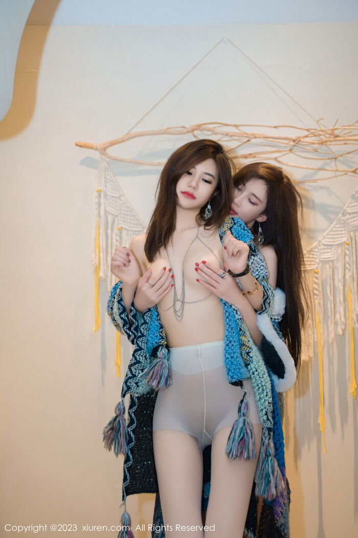 XiuRen 7393th _Goddess 绮里嘉周妍希sexual 感姐妹花彩色披风配ultrathin 黑丝完美诱惑Photo 70P 49th image