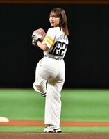 【Image】Voice actor Maaya Uchida's first pitch ceremony No matter how you think about it, you can only look at your ass
