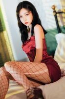 网络美女许岚LAN网袜红裙主题性感红色吊带短裙配红丝网袜秀翘臀美腿诱惑Photo 40P