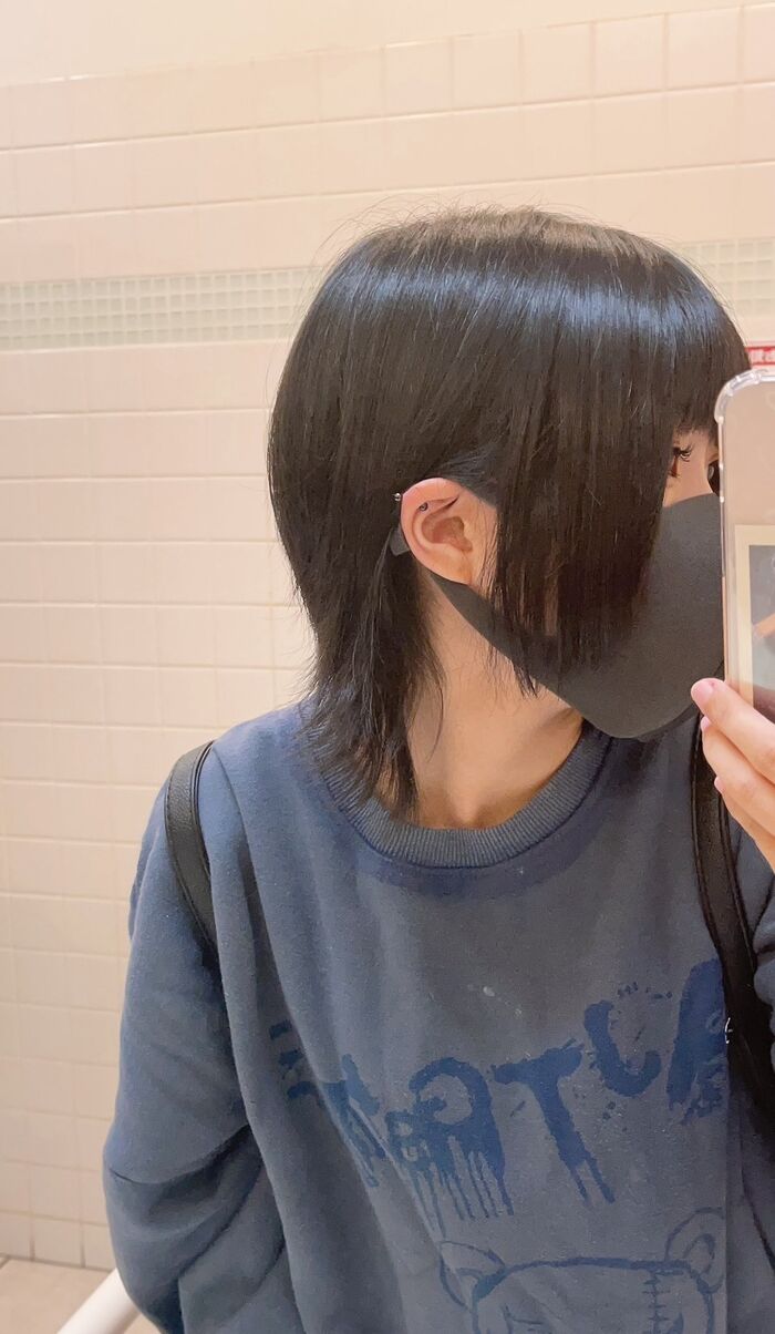 A 19-year-old girl takes off her pure white underwear and takes a naked mirror shot of A-cup small breasts naked 7th image