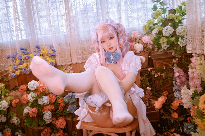 Coser Beauty 77娜娜子普利茅斯女仆主题女仆装Dew powder color inner clothing 秀丰满身Material诱惑Photo 40P 35th image