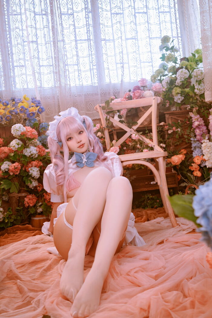 Coser Beauty 77娜娜子普利茅斯女仆主题女仆装Dew powder color inner clothing 秀丰满身Material诱惑Photo 40P 37th image