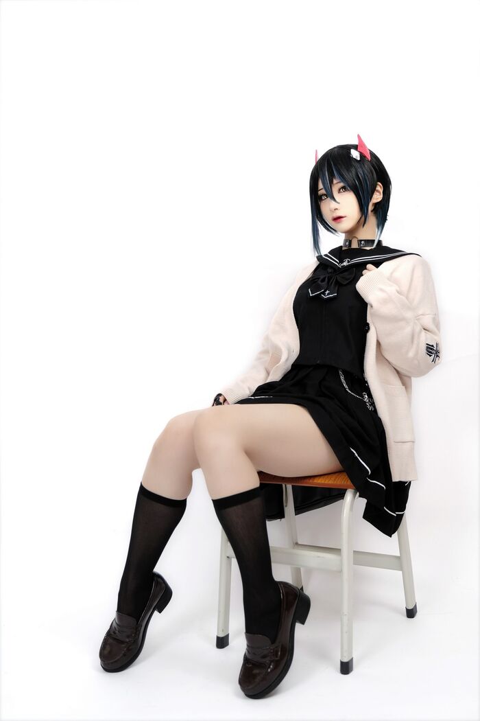 Cos 小姐姐幼爱youmeko胡滕JK 主题性感黑色JK 服配黑丝袜秀曼妙身体诱惑Photo 41P 12th image