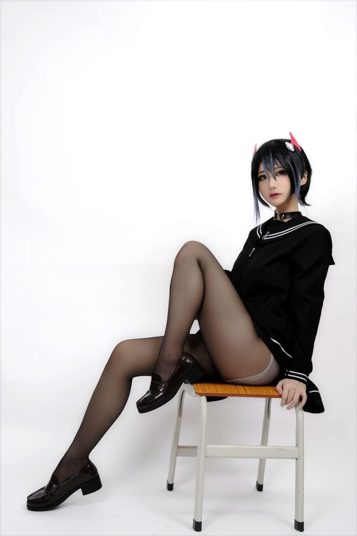 Cos 小姐姐幼爱youmeko胡滕JK 主题性感黑色JK 服配黑丝袜秀曼妙身体诱惑Photo 41P 17th image