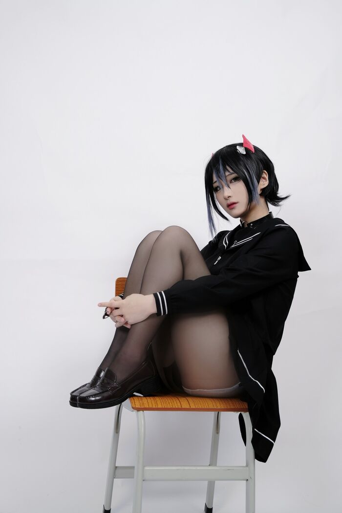Cos 小姐姐幼爱youmeko胡滕JK 主题性感黑色JK 服配黑丝袜秀曼妙身体诱惑Photo 41P 24th image