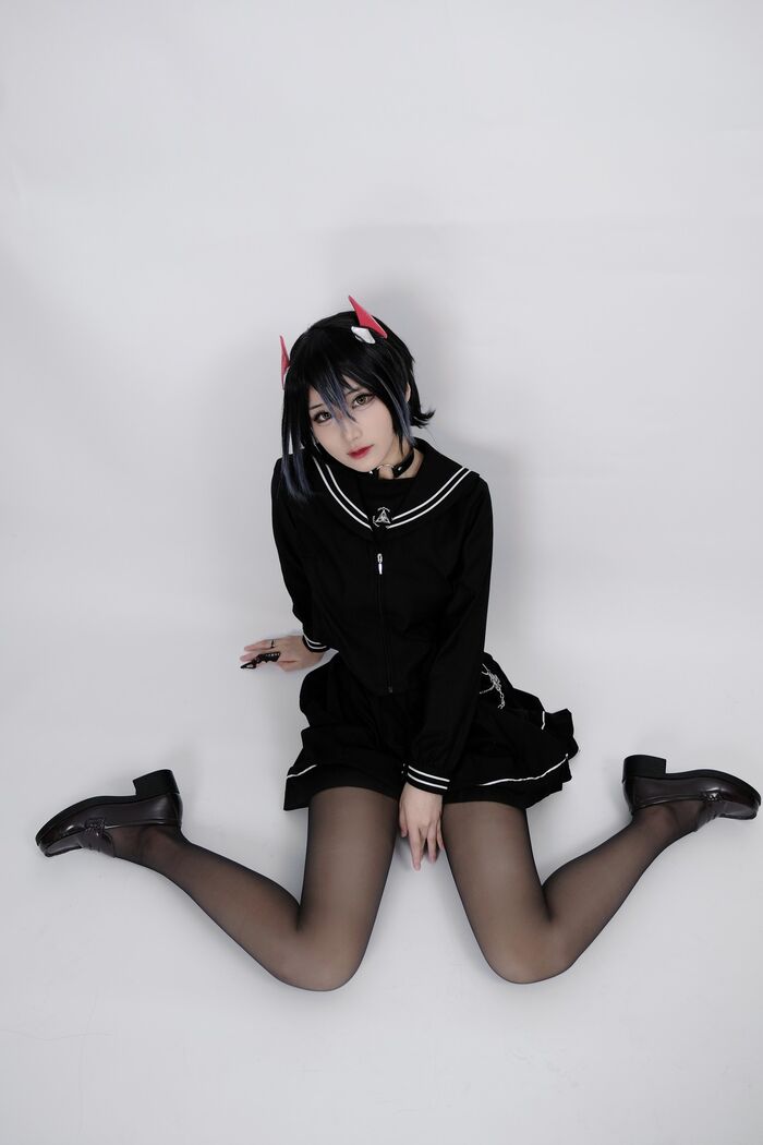 Cos 小姐姐幼爱youmeko胡滕JK 主题性感黑色JK 服配黑丝袜秀曼妙身体诱惑Photo 41P 28th image