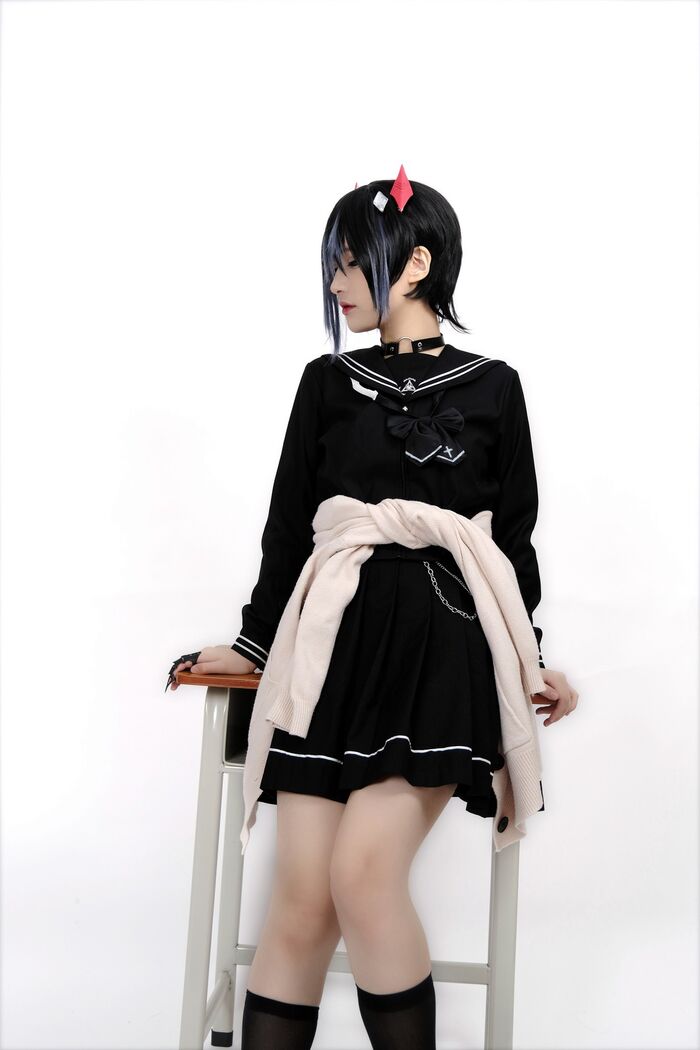 Cos 小姐姐幼爱youmeko胡滕JK 主题性感黑色JK 服配黑丝袜秀曼妙身体诱惑Photo 41P 3th image
