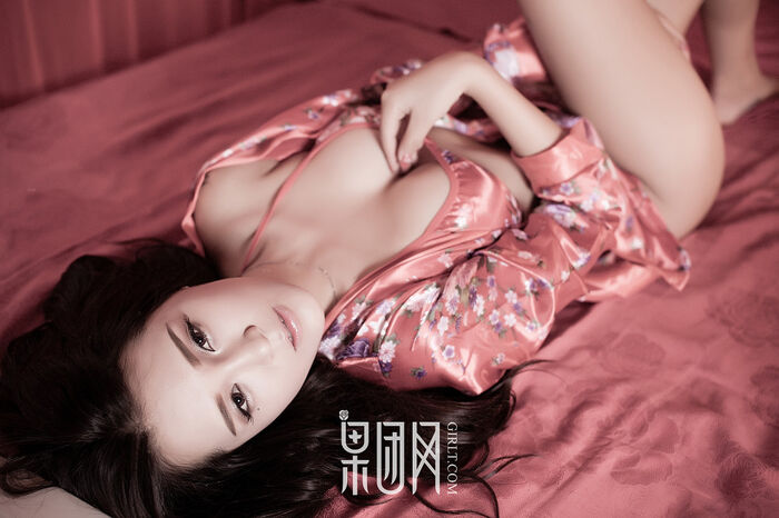 [GIRLT果团网] NO.148_嫩模朱赢红色丝质睡衣半脱露性感红色内衣撩人诱惑写真53P 22th image
