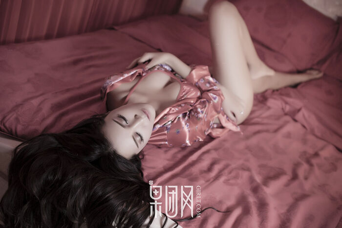 [GIRLT果团网] NO.148_嫩模朱赢红色丝质睡衣半脱露性感红色内衣撩人诱惑写真53P 23th image