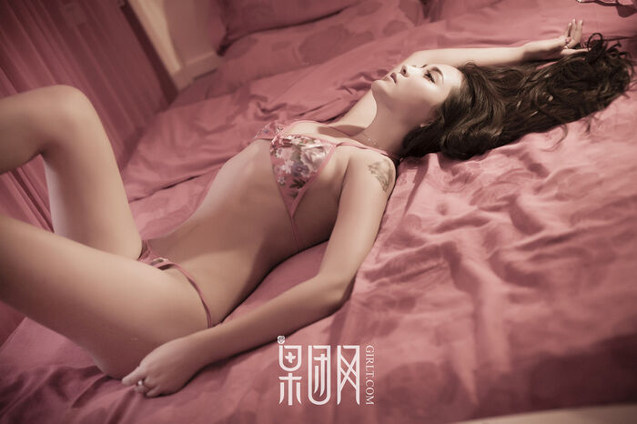 [GIRLT果团网] NO.148_嫩模朱赢红色丝质睡衣半脱露性感红色内衣撩人诱惑写真53P 45th image