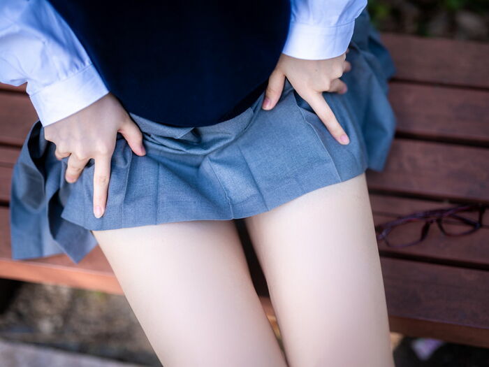 Cos小姐姐幼爱youmeko天乃莉莉纱主题户外性感JK短裙秀翘臀美腿完美诱惑写真27P 3th image