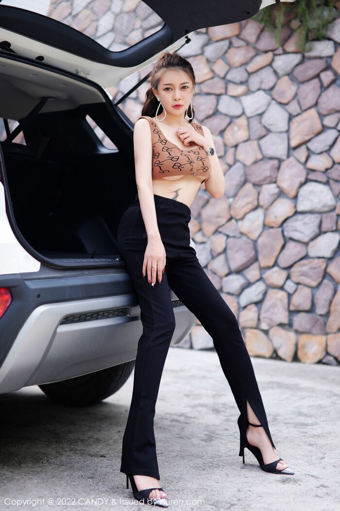 [Candy网红馆] Vol.085_模特凯竹姐姐户外汽车女郎半脱秀丰腴多姿身材迷人诱惑写真50P 20th image