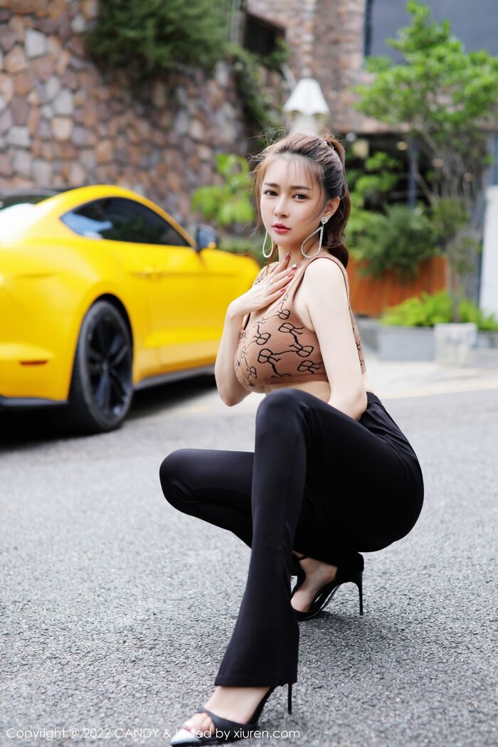 [Candy网红馆] Vol.085_模特凯竹姐姐户外汽车女郎半脱秀丰腴多姿身材迷人诱惑写真50P 38th image