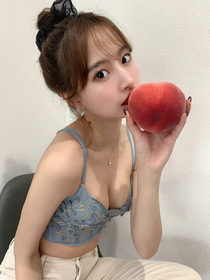 [137 high-quality erotic images of Rarumu Fujikawa] Slender swimsuit underwear gravure of a leg-long leg quarter beauty who has half of her body as her legs 25th image