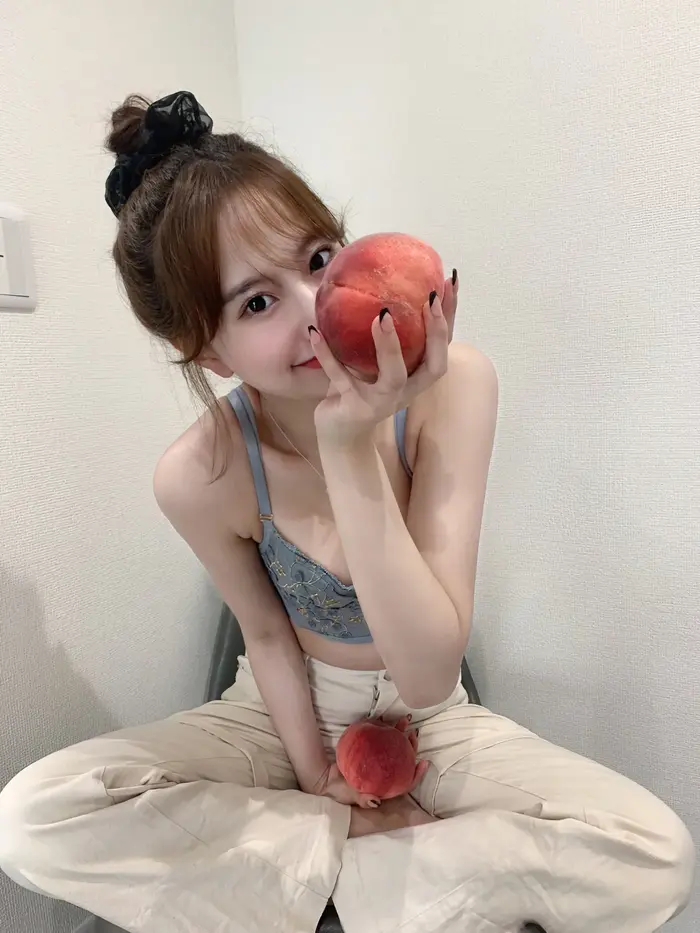 [137 high-quality erotic images of Rarumu Fujikawa] Slender swimsuit underwear gravure of a leg-long leg quarter beauty who has half of her body as her legs 28th image