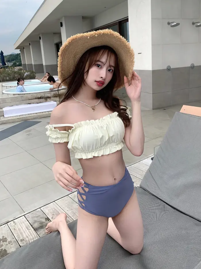 [137 high-quality erotic images of Rarumu Fujikawa] Slender swimsuit underwear gravure of a leg-long leg quarter beauty who has half of her body as her legs 31th image