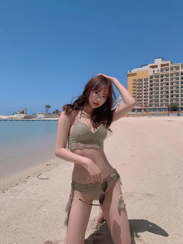 [137 high-quality erotic images of Rarumu Fujikawa] Slender swimsuit underwear gravure of a leg-long leg quarter beauty who has half of her body as her legs 45th image