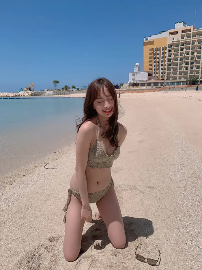 [137 high-quality erotic images of Rarumu Fujikawa] Slender swimsuit underwear gravure of a leg-long leg quarter beauty who has half of her body as her legs 46th image