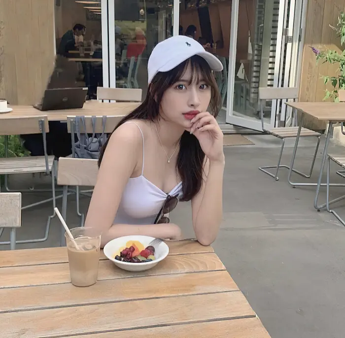 [137 high-quality erotic images of Rarumu Fujikawa] Slender swimsuit underwear gravure of a leg-long leg quarter beauty who has half of her body as her legs 56th image