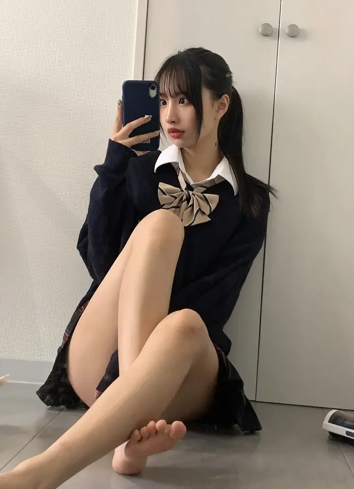 [137 high-quality erotic images of Rarumu Fujikawa] Slender swimsuit underwear gravure of a leg-long leg quarter beauty who has half of her body as her legs 81th image
