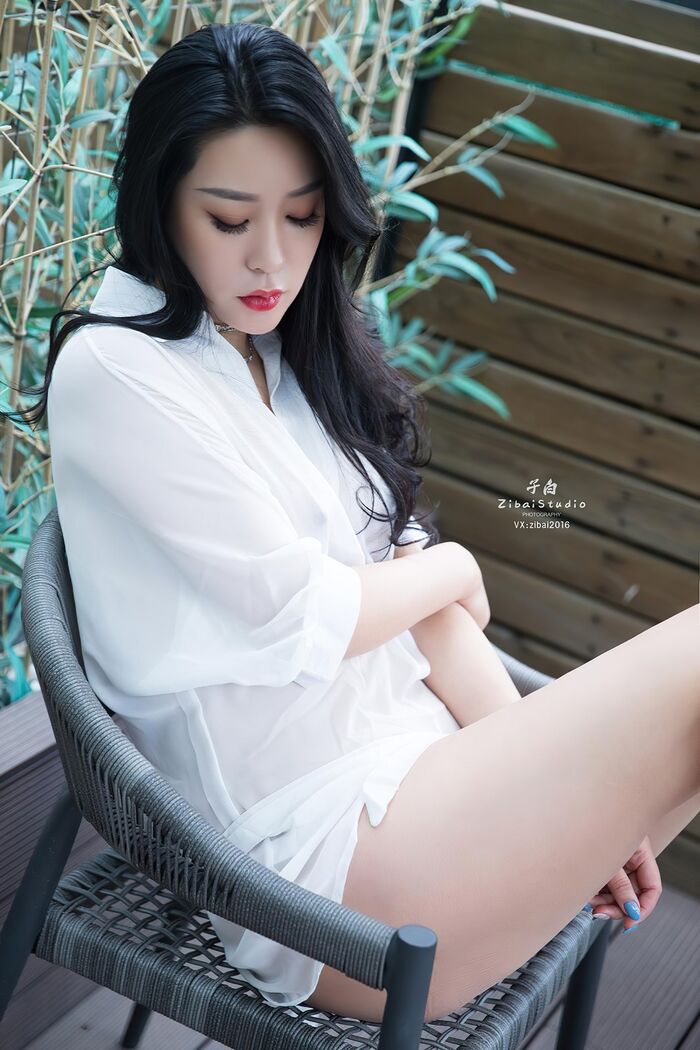 [Toutiao 头条神] No.S042_嫩模刘瑾希私房性感白衬衣配吊带黑丝袜半脱撩人诱惑写真50P 20th image