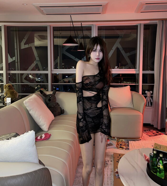 网络美女奔跑的晶螺儿透视蕾丝装主题性感黑色薄透连衣短裙秀火辣身材诱惑写真26P 11th image