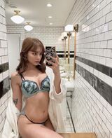 Thanks to Insta w pants and bra, shikoi wwwwwwww