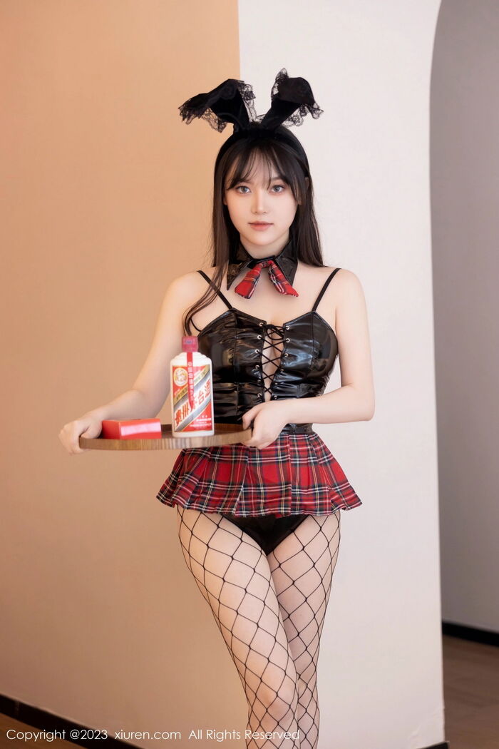 XiuRen第7575期_模特豆瓣酱性感黑色皮质连体衣配黑丝网袜秀丰满身材诱惑写真80P 3th image