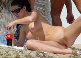 I'm scared because there are many young women with boobs out ... Gachi and heavenly overseas nudist beach erotic images