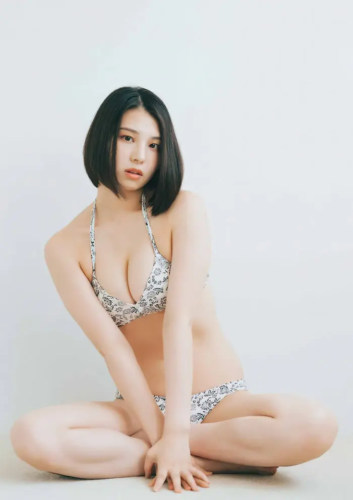 [143 high-quality erotic images of Iori Sagara] Former Nogizaka member's semi-nude swimsuit gravure 31th image
