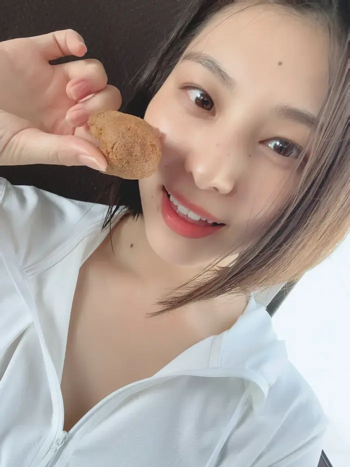 [143 high-quality erotic images of Iori Sagara] Former Nogizaka member's semi-nude swimsuit gravure 50th image