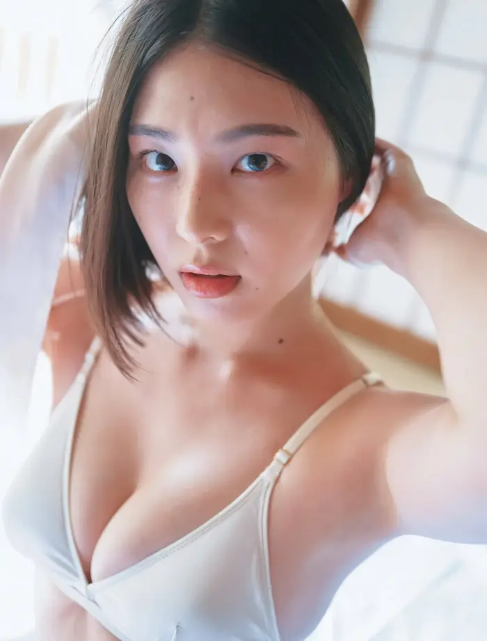 [143 high-quality erotic images of Iori Sagara] Former Nogizaka member's semi-nude swimsuit gravure 59th image