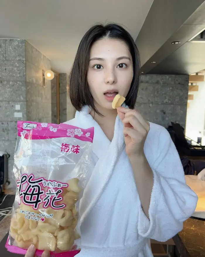 [143 high-quality erotic images of Iori Sagara] Former Nogizaka member's semi-nude swimsuit gravure 67th image