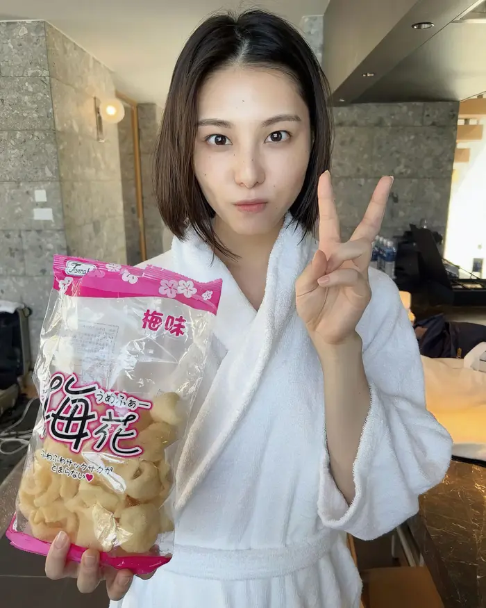 [143 high-quality erotic images of Iori Sagara] Former Nogizaka member's semi-nude swimsuit gravure 69th image