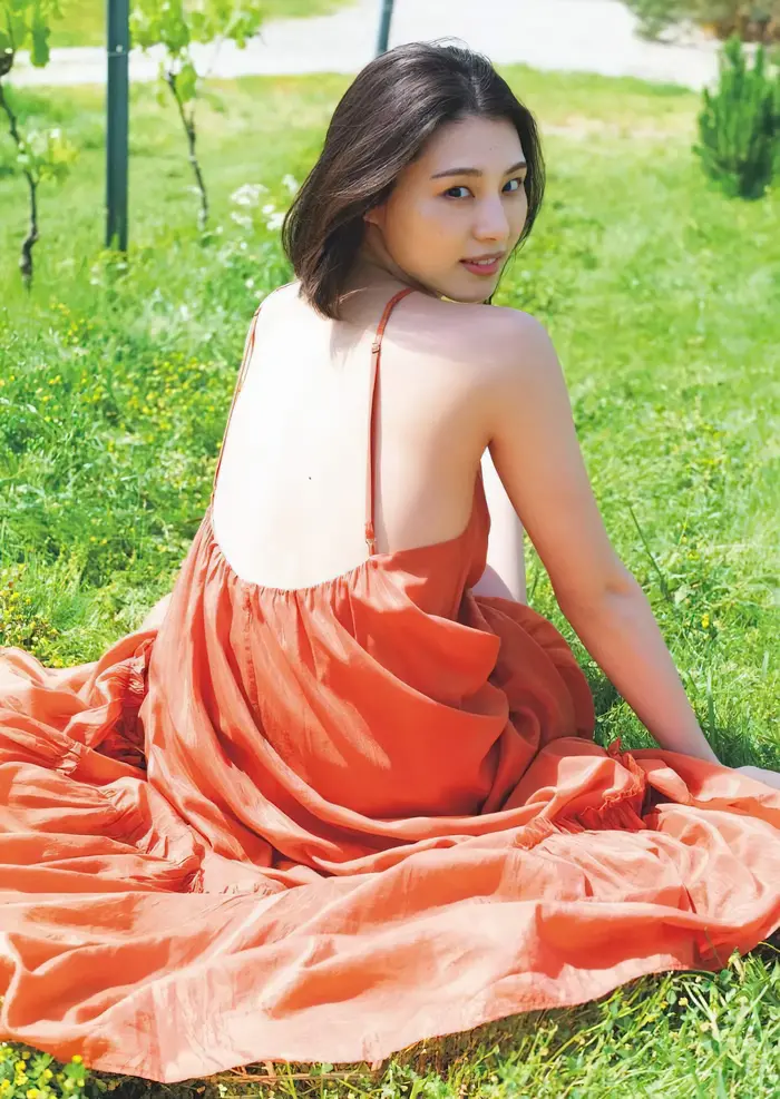 [143 high-quality erotic images of Iori Sagara] Former Nogizaka member's semi-nude swimsuit gravure 76th image