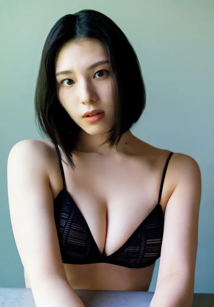 [143 high-quality erotic images of Iori Sagara] Former Nogizaka member's semi-nude swimsuit gravure 83th image