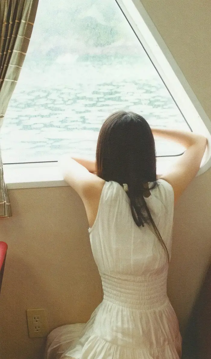 [230 high-quality erotic images of Shiori Kubo] Nogizaka's undressing swimsuit gravure off-shot 3th image