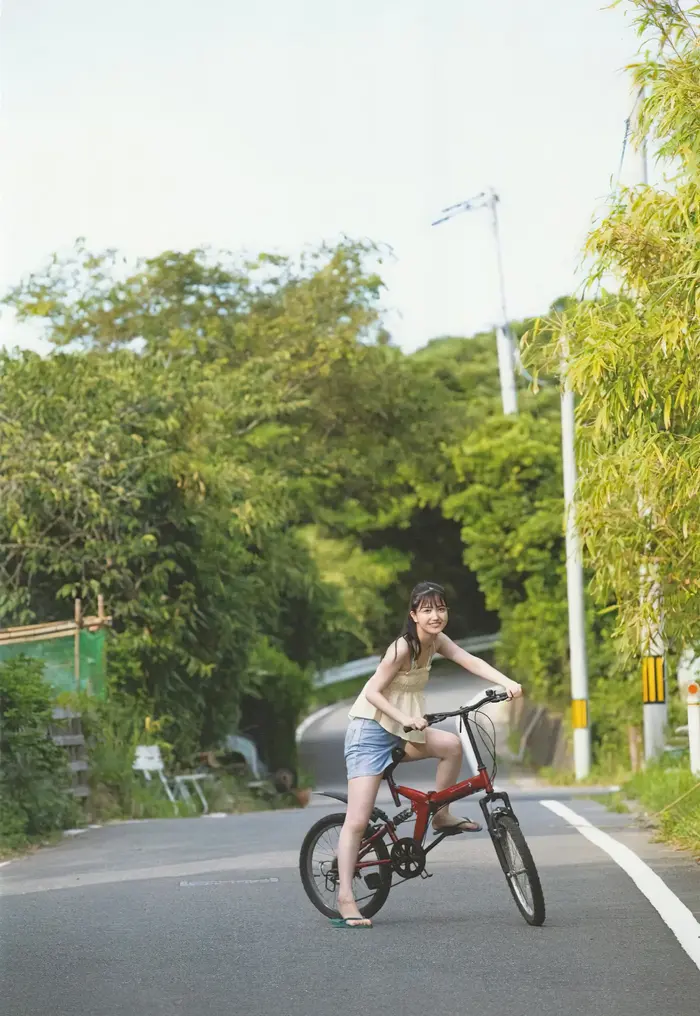 [230 high-quality erotic images of Shiori Kubo] Nogizaka's undressing swimsuit gravure off-shot 5th image