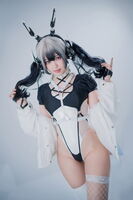 Coser妹子Ely_eee賽博少女主题性感黑白高叉连体衣配白丝轑袜秀美腿诱惑写真42P