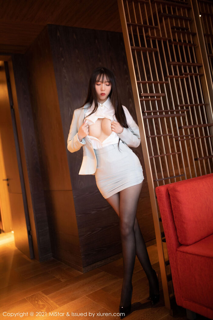 [MiStar] Vol.328_嫩模小波多职场制服黑丝OL主题半撩露无内黑丝裤袜诱惑写真46P 37th image