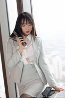 [MiStar] Vol.328_嫩模小波多职场制服黑丝OL主题半撩露无内黑丝裤袜诱惑写真46P