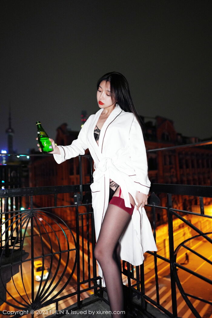 [FeiLin嗲囡囡] VOL.464_神冯木木LRIS私房脱白色眠袍露黑色内衣配黑丝吊袜诱惑写真89P 13th image