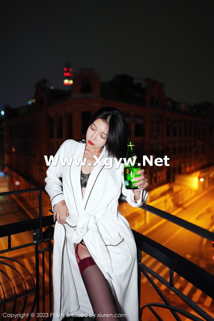 [FeiLin嗲囡囡] VOL.464_神冯木木LRIS私房脱白色眠袍露黑色内衣配黑丝吊袜诱惑写真89P 20th image