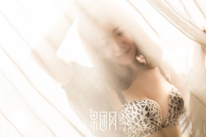 [GIRLT果团网]NO.139_黑色薄纱嫩模妹子私房豹纹内衣+红色吊带睡衣秀豪乳诱惑写真45P 12th image