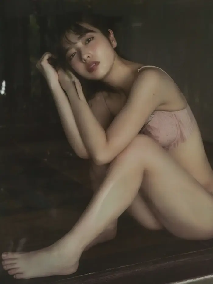 [82 high-quality erotic images of Yuri Saito] Yutan Motonogizaka's sexy lingerie cleavage gravure 13th image
