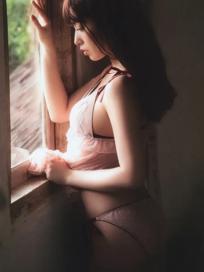 [82 high-quality erotic images of Yuri Saito] Yutan Motonogizaka's sexy lingerie cleavage gravure 14th image