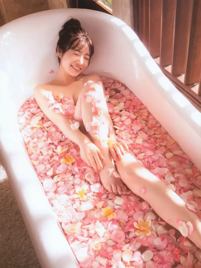 [82 high-quality erotic images of Yuri Saito] Yutan Motonogizaka's sexy lingerie cleavage gravure 6th image