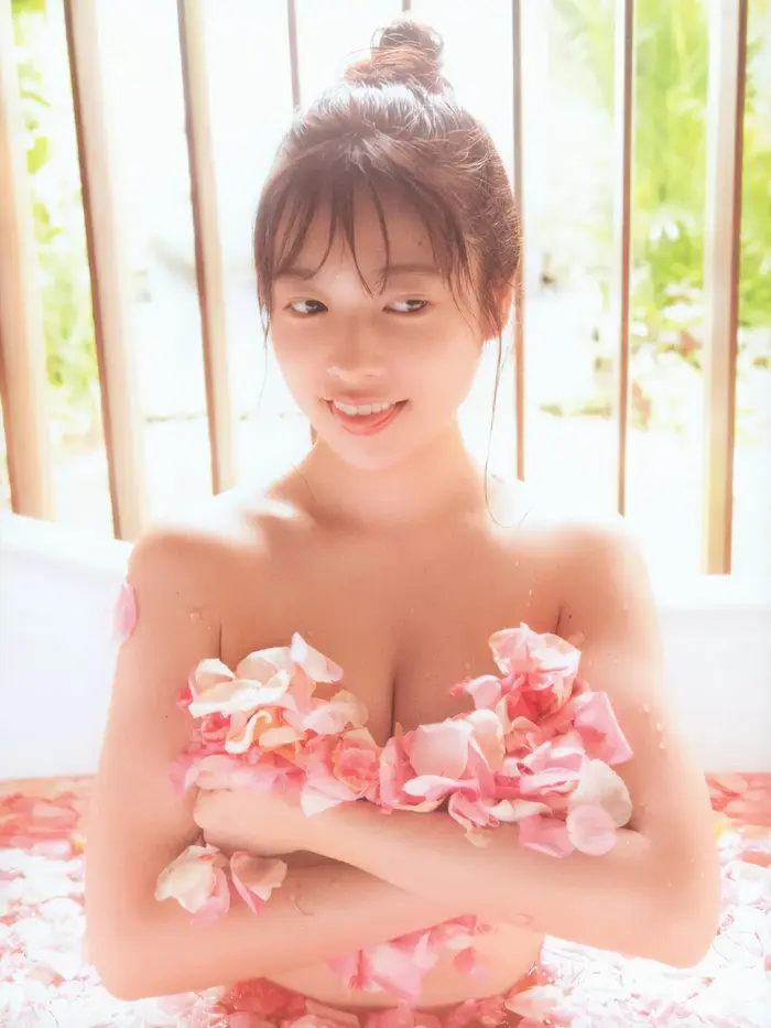 [82 high-quality erotic images of Yuri Saito] Yutan Motonogizaka's sexy lingerie cleavage gravure 8th image
