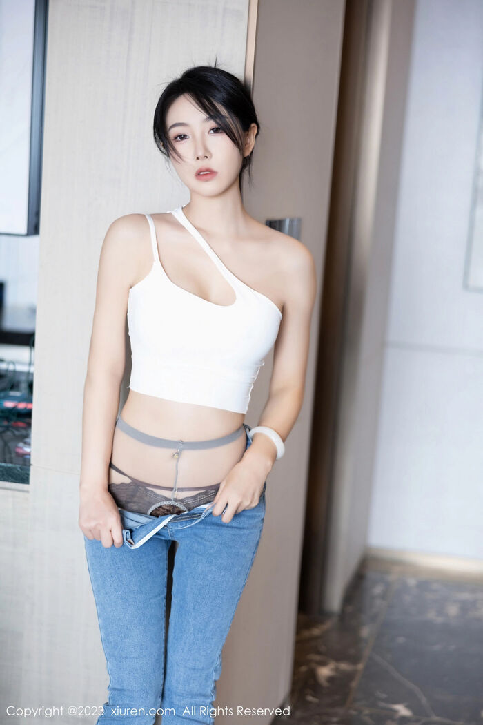 XiuRen第7781期_神苏苏阿性感白上衣配简约牛仔裤秀曼妙绝美身姿诱惑写真95P 31th image